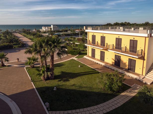 royalsgatehotel it inizio-agosto-sul-gargano-in-hotel-con-piscina-spiaggia-inclusa 009